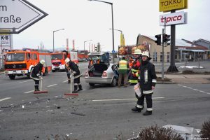 Einsatz 06 2017 Verkehrsunfall Mittelweg (2)
