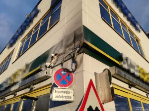 Einsatz 54 2018 Brand Werbetafel Einkaufszentrum Rodinger Straße_2