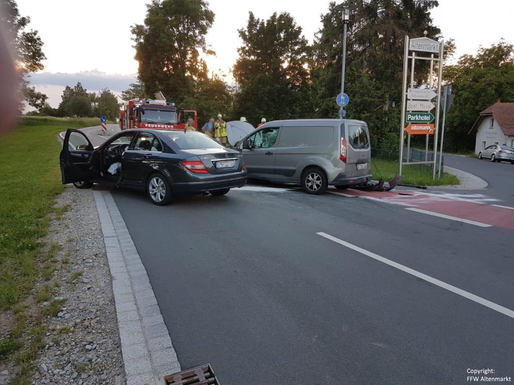 Einsatz 11 2019 Verkehrsunfall Altenmarkt 2