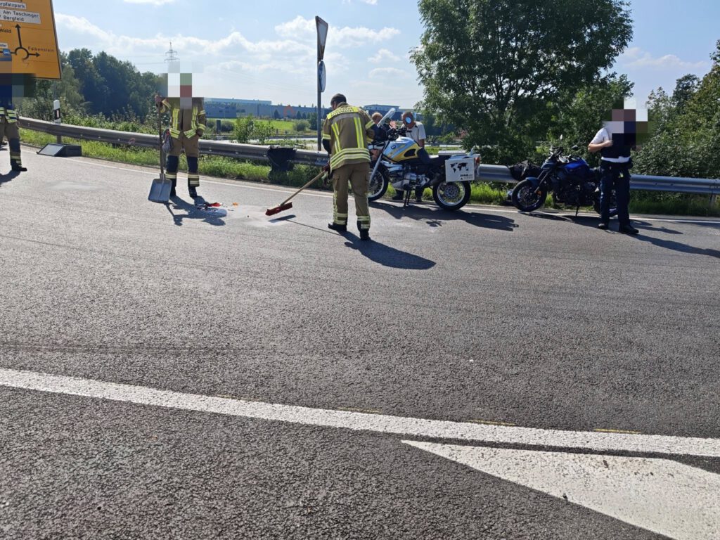 Einsatz 22 2025 Unfall Motorrad Straße reinigen