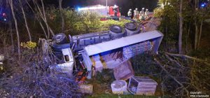 Einsatz 27 2019 Schwerer LKW Unfall Kreisverkehr Cham-Süd_Beitragsbild