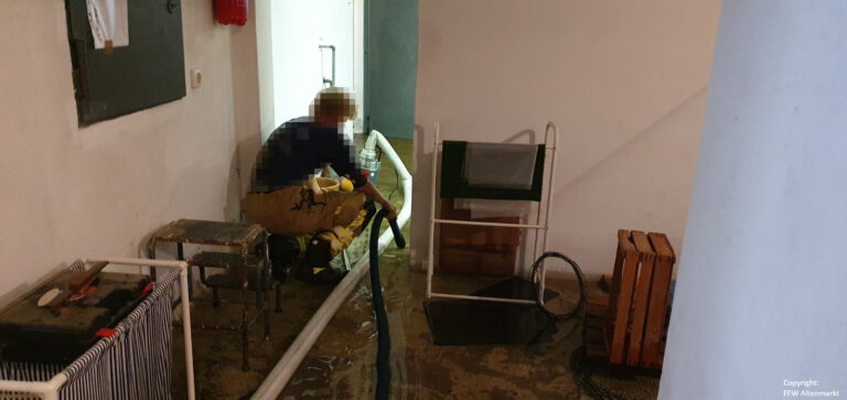 Einsatz 25-27 2022 Keller unter Wasser Starkregenereignis (1)