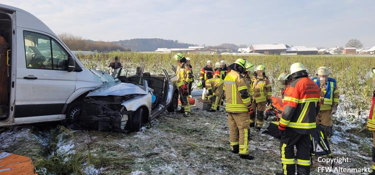 Einsatz 42 2022 schwerer Verkehrsunfall Beitragsbild