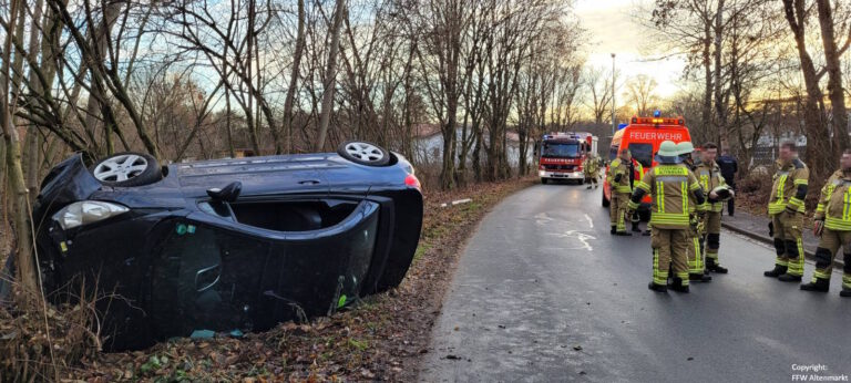 Einsatz 46 2022 Verkehrsunfall Altenmarkt (1)