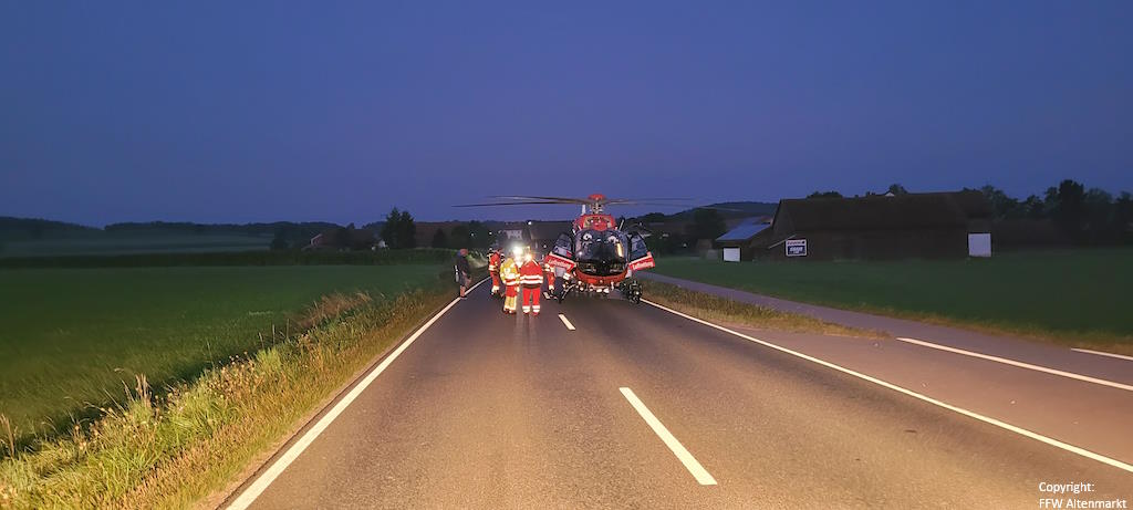 Einsatz 46 2023 Verkehrsunfall ST2146 (6) Hubschrauber gelandet