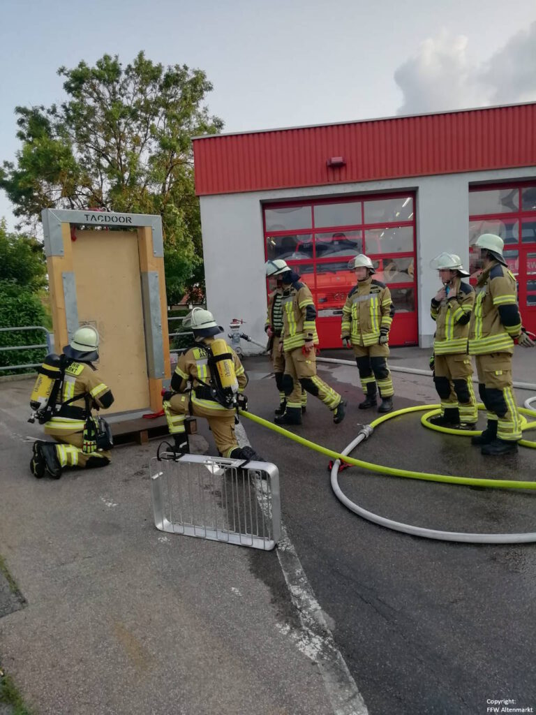 Atemschutzübung Türöffnungsprozedur (4)