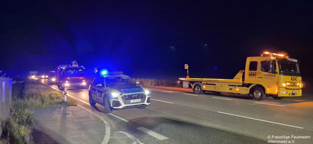 Einsatz 11 2025 Unfall B20 Höfen (3)