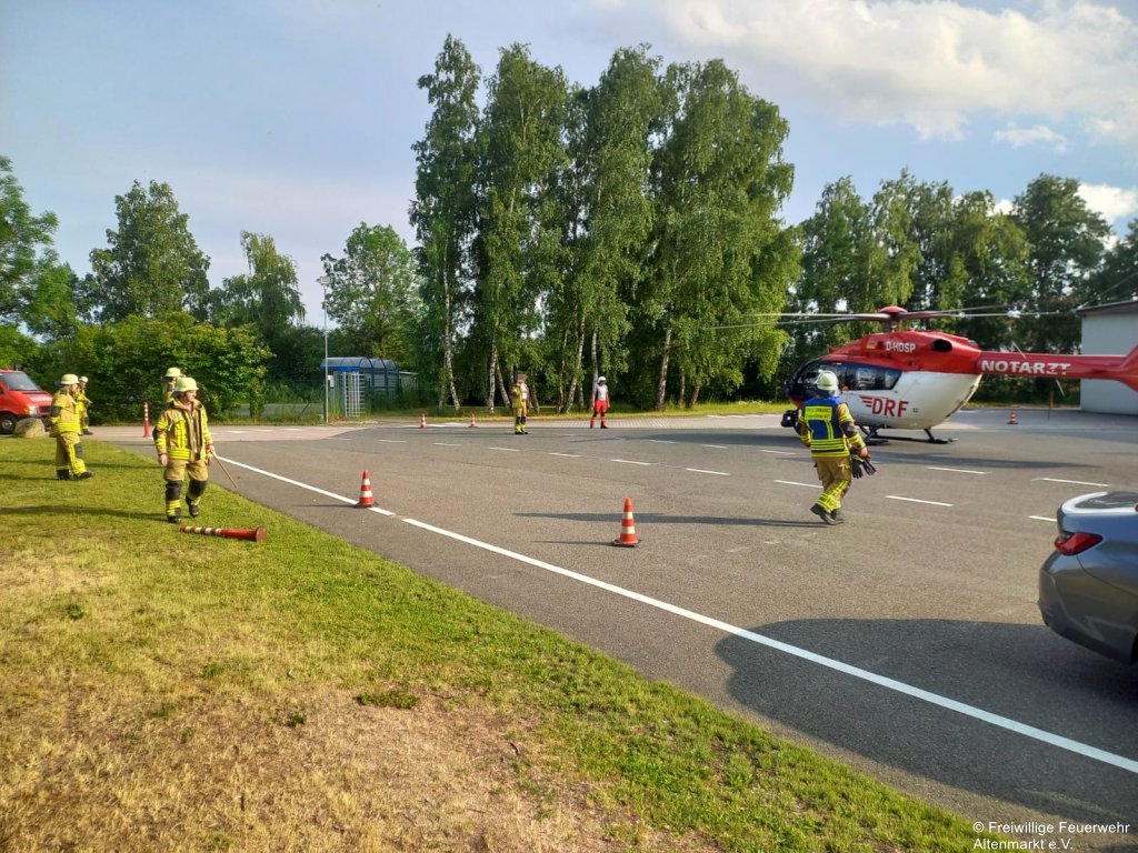 Einsatz 12 2025 Betriebsunfall Arm eingeklemmt (1)