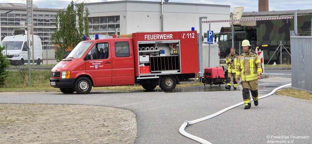 Einsatzübung Alpha Verteilertechnik 2025 (7) TSF Wasserentnahme