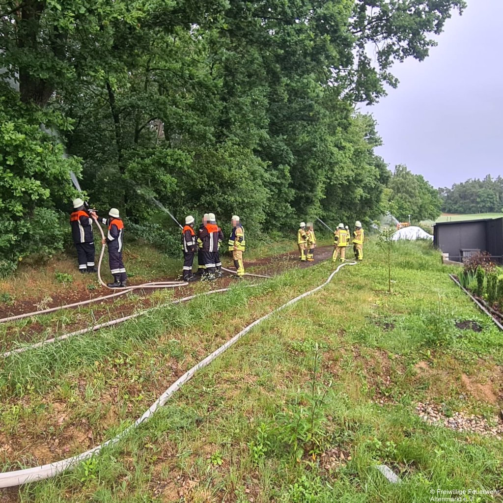 Gemeinschaftsübung Penting Waldbrand 2025 (14)