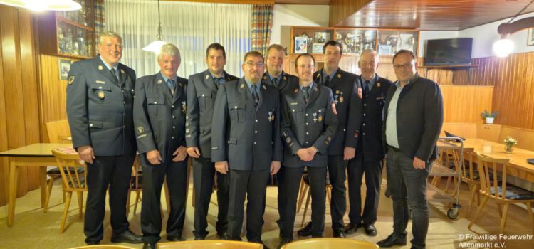 Ehrung Feuerwehr Ehrenzeichen 2025 Ehrungen für 25 und 50 Jahre aktive Dienstzeit bei der Freiwilligen Feuerwehr Altenmarkt