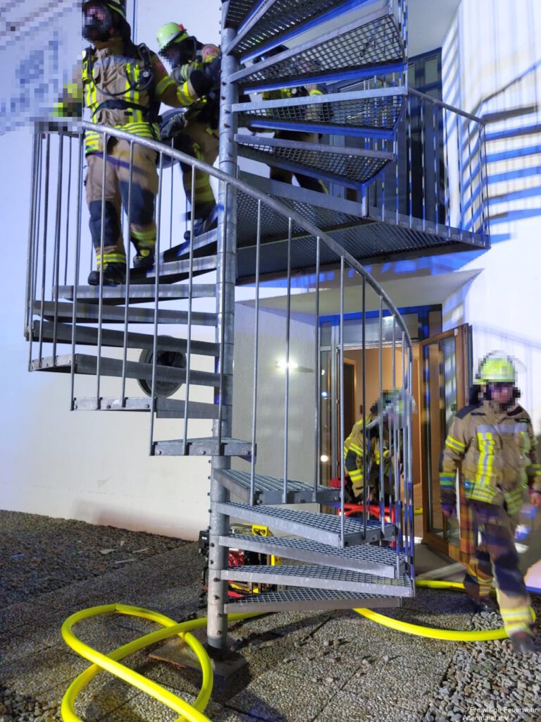 Einsatz 23 2025 Brand Hotel Altenmarkt (2) Kontrolle Hotel