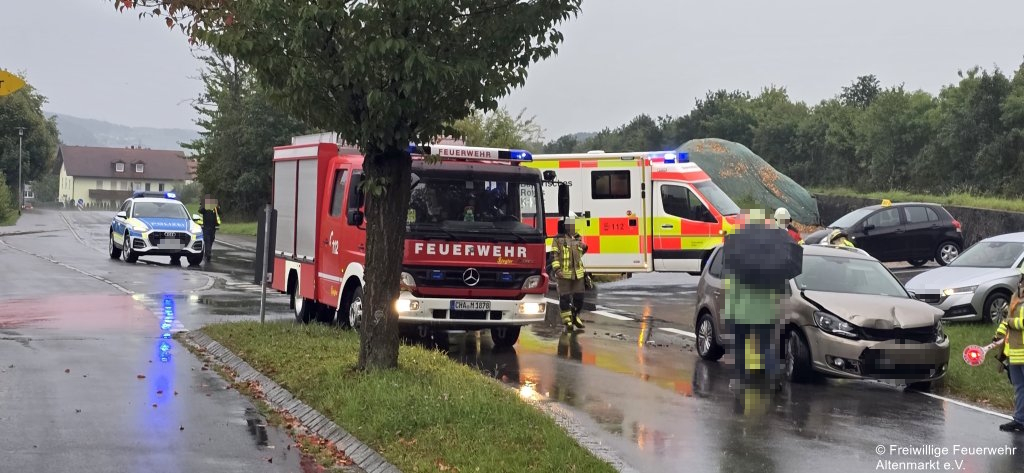 Einsatz 24 2025 Verkehrsunfall Rodinger Straße Altenmarkt (1)