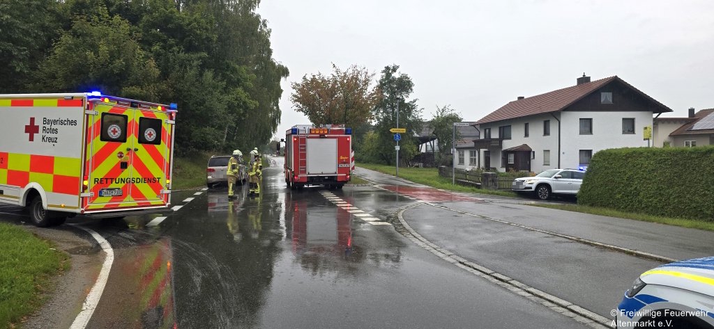 Einsatz 24 2025 Verkehrsunfall Rodinger Straße Altenmarkt (3)