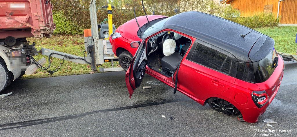Einsatz 30 2025 Verkehrsunfall Untertraubenbach (2)
