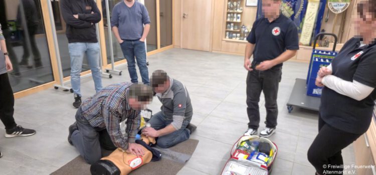 Erste Hilfe Übung 2025 Übung Erste Hilfe 2025 (1) Herz Lungen Wiederbelebung mit Defi