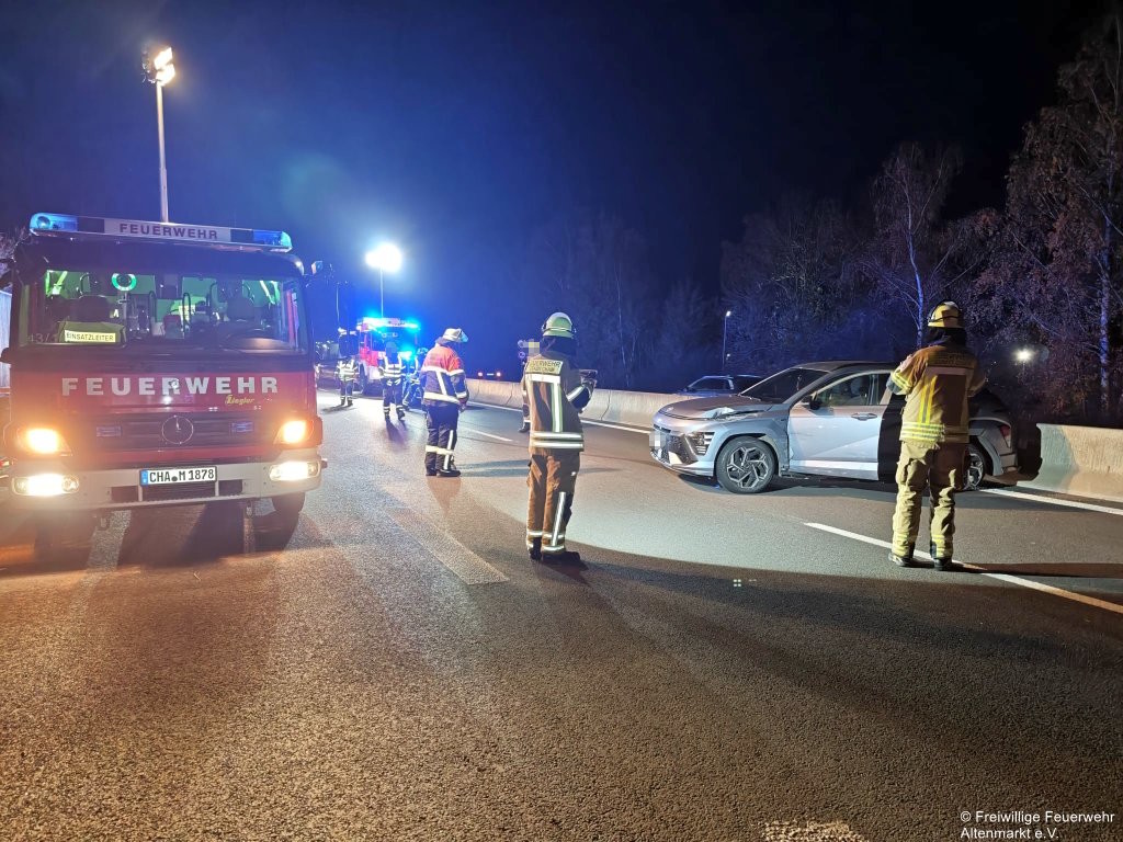 Verkehrsunfall PKW LKW B85 (2)