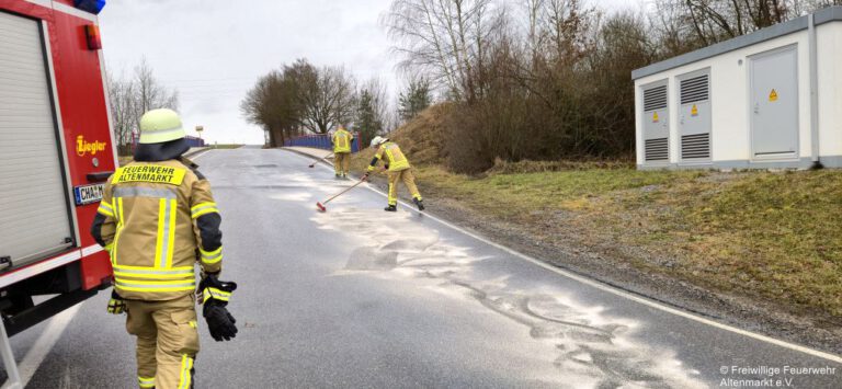 Einsatz 09 2026 Ölspur in Altenmarkt (1)