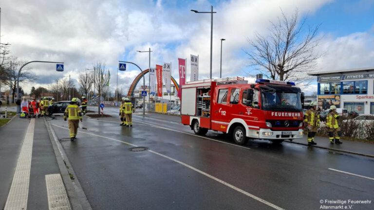 Einsatz 12 2026 Unfall in der Rodinger Straße (1)