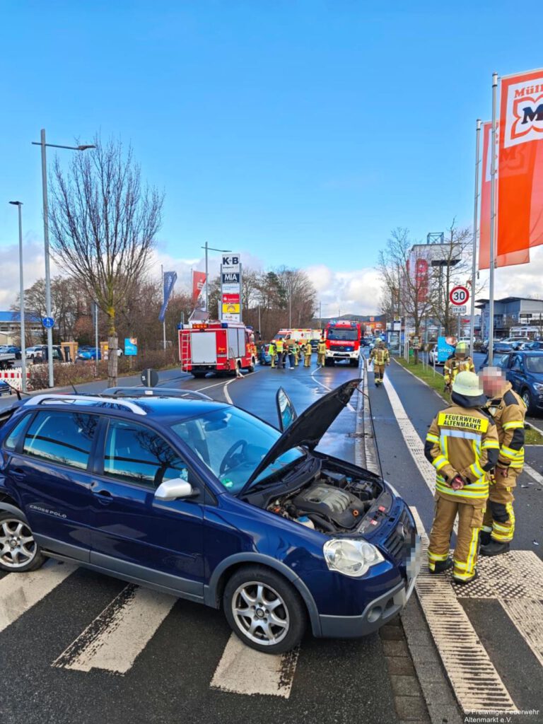Einsatz 12 2026 Unfall in der Rodinger Straße (8)