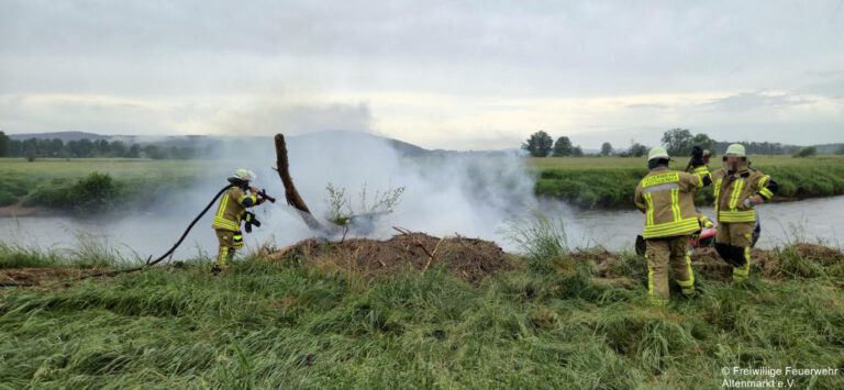 Einsatz 23 2026 Brand Blitzschlag (1) Laichstätt