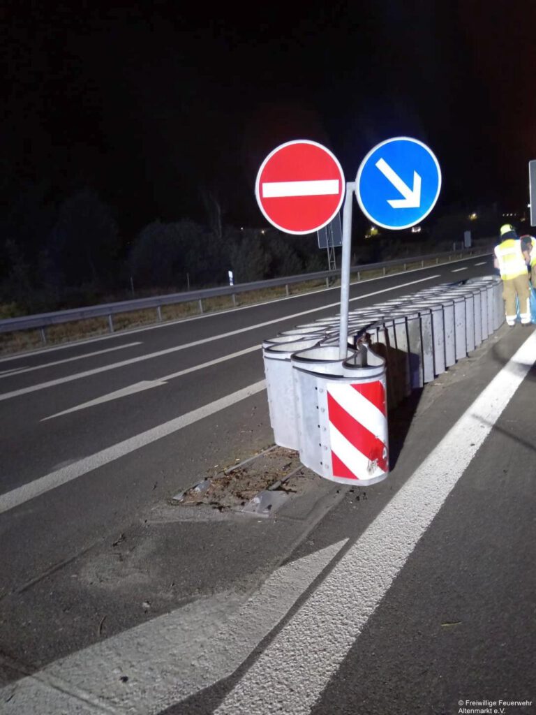 Einsatz 42 2026 Unfall B85 (6)